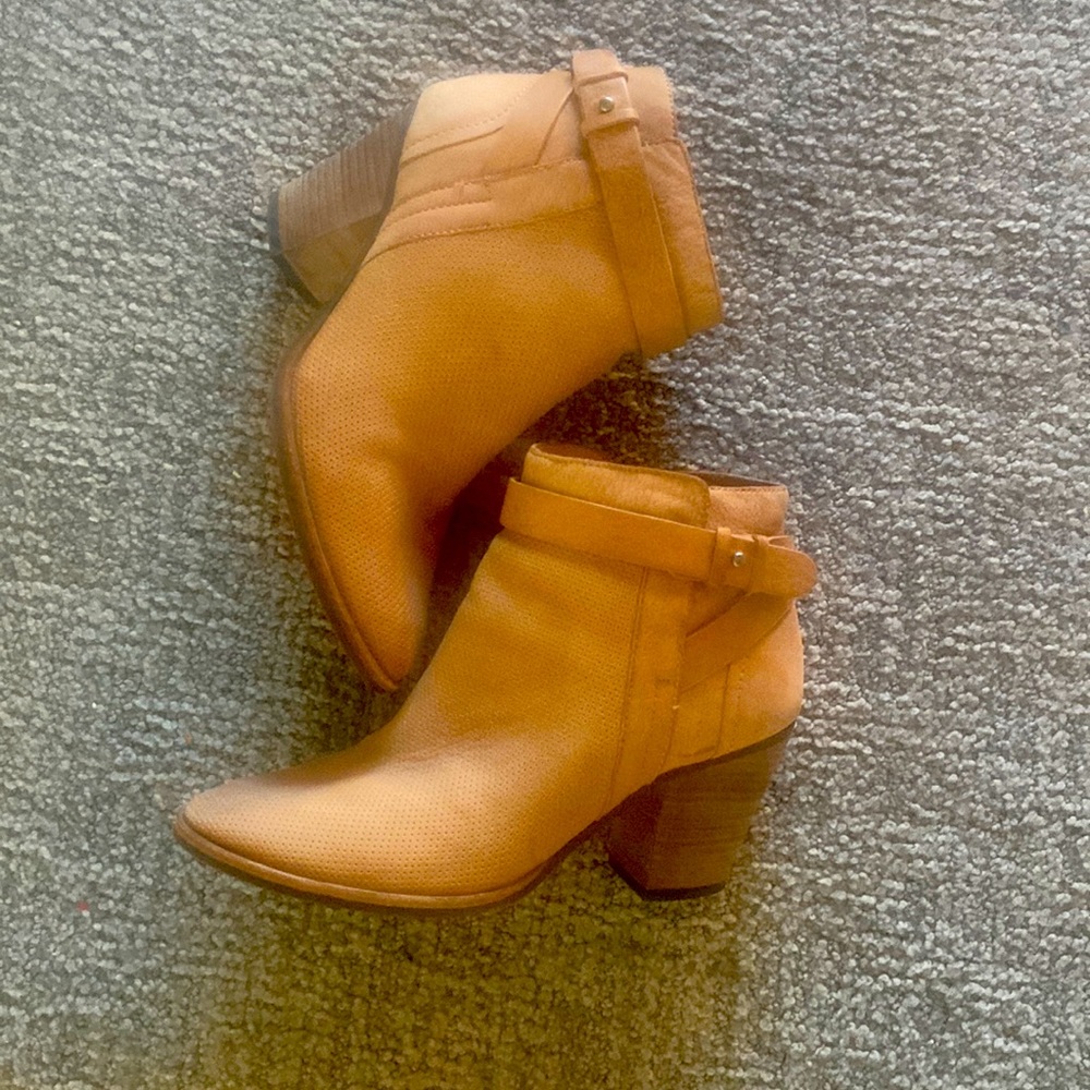 Dolce Vita leather boots worn once. Great shape